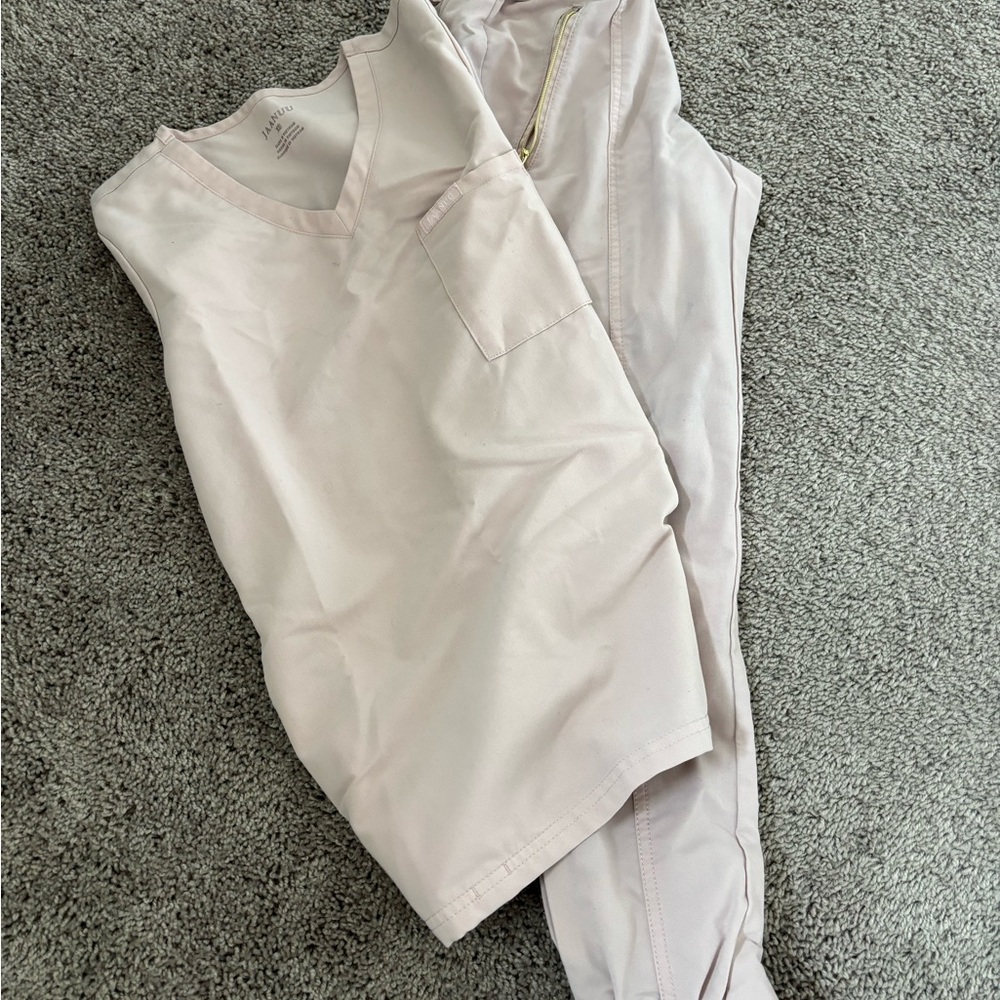 JAANUU SCRUB SET